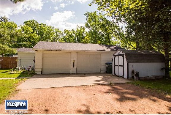 Detached Garage West Side