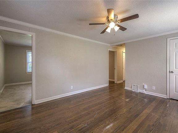 3rd image of 4908 Skiles Ave