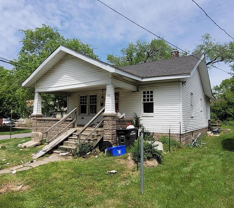 2nd image of 810 W College St
