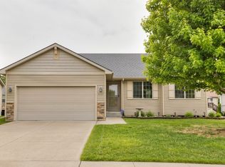5817 NW 52nd St, Johnston, IA 50131