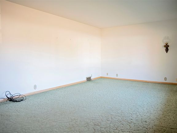 5th image of 3123 Mercury Avenue