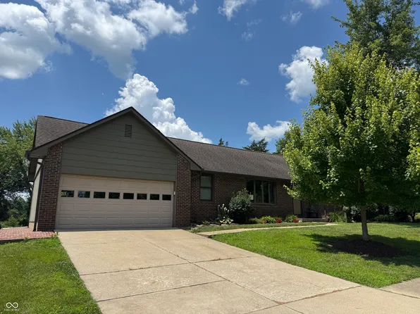 1220 Countryside Ln, Columbus, IN 47201