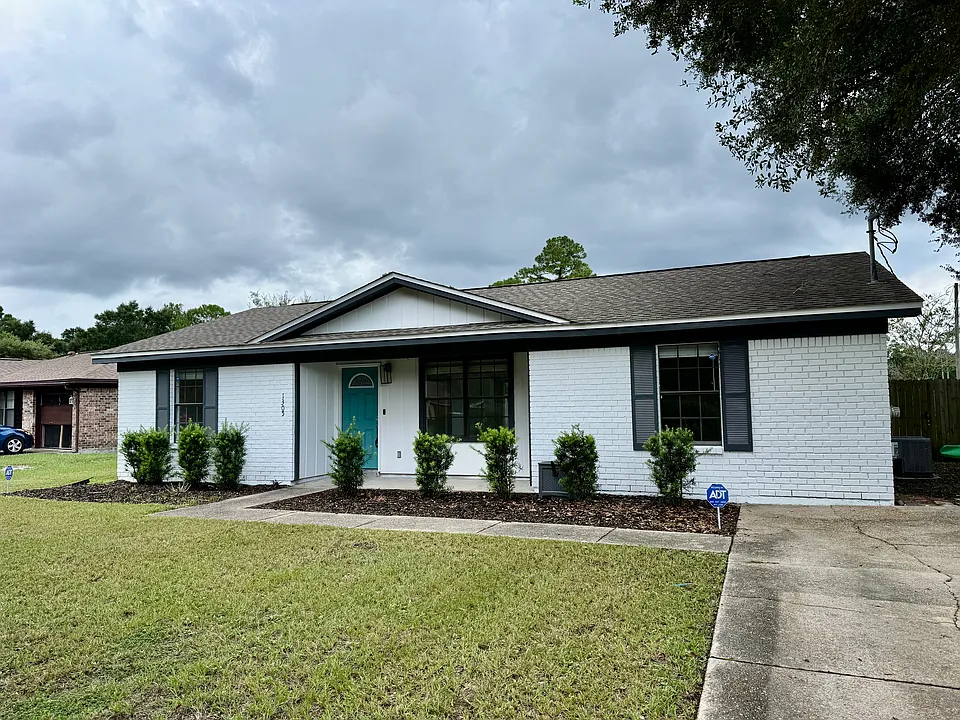 1305 Heatherwood Cir