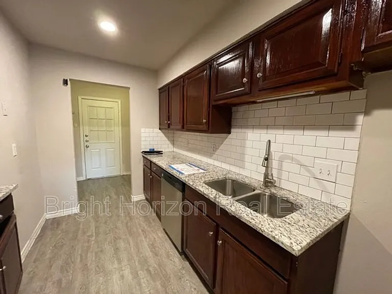 1017 Mullins St — Photo 31