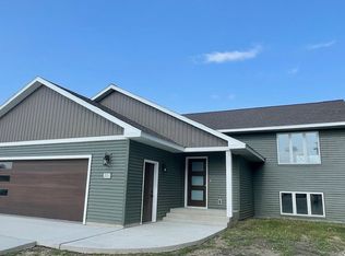 201 25th St SW, Austin, MN 55912