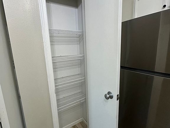 4th image of 1415 N Jones Blvd APT 6