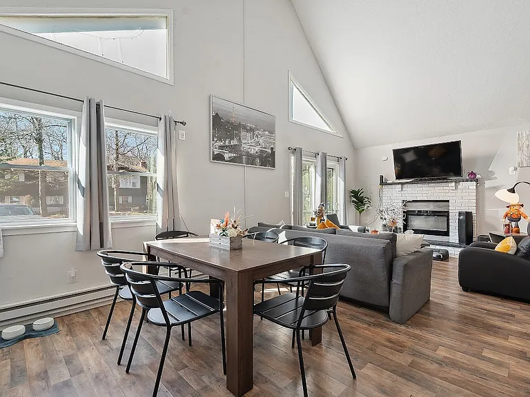 1175 Tree Top Dr — Photo 4