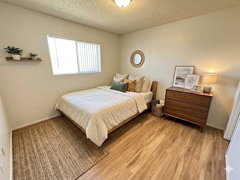 3417 Aztec Road NE — Photo 10