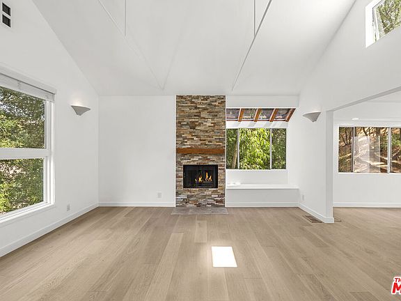 5th image of 11 Bridle Ln