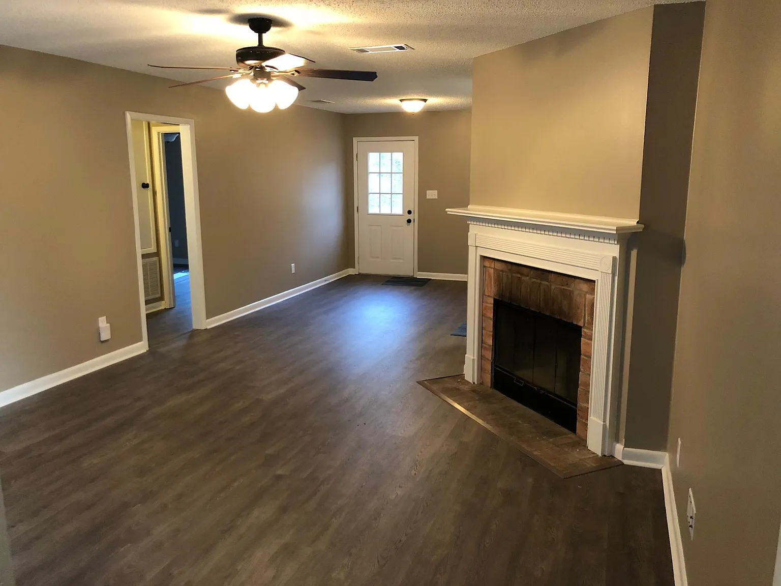 3 bed, 1290 sqft, $1,200 — Photo 2