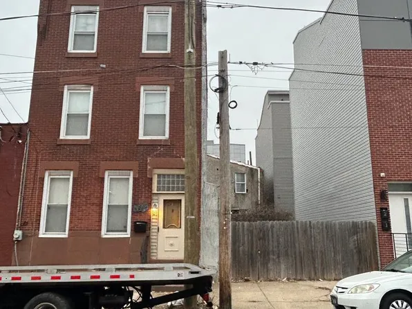 2432 N Mascher St, Philadelphia, PA 19133