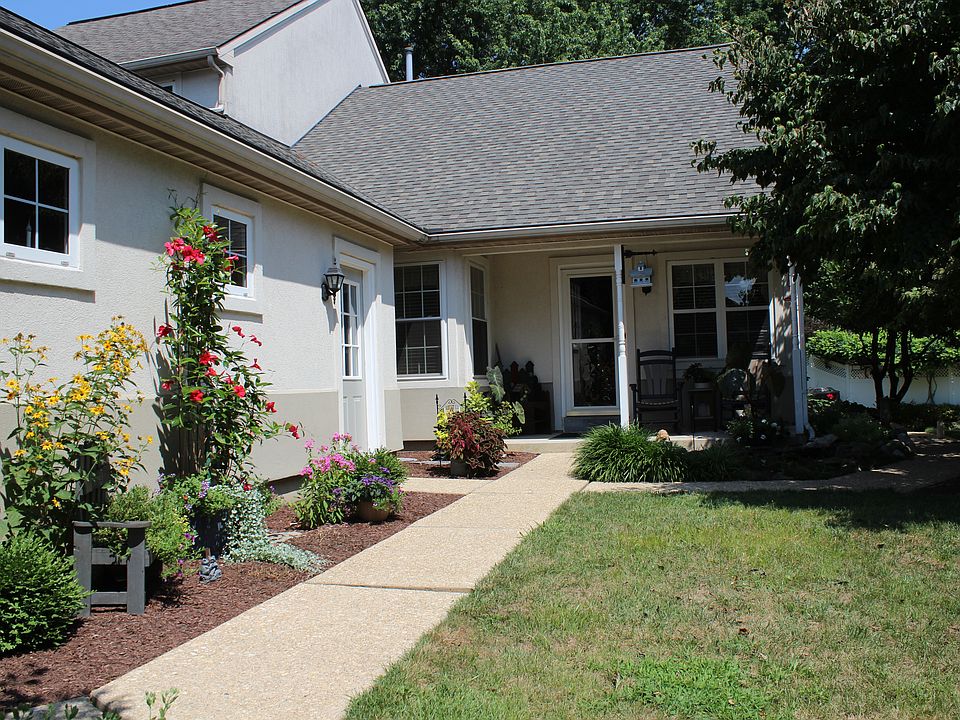 Front entrance/sidewalk