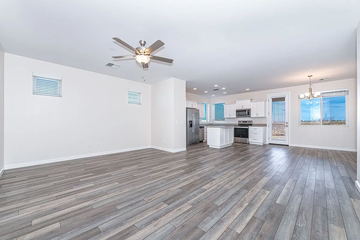 Building Photo - 992 Sterling Ln