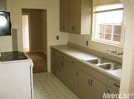 2nd image of 1858 W Acacia St