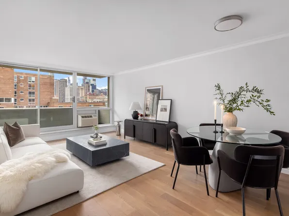 625 Main Street image 2 of 11