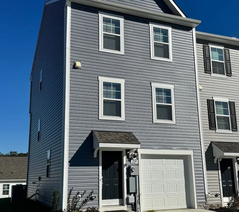 229 Clifton Mnr