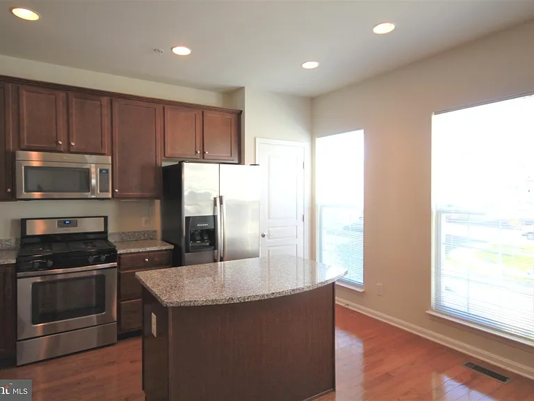 515 Ellison Dr — Photo 12