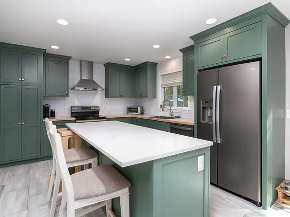 58 Alfred Ave, Johnston, RI 02919