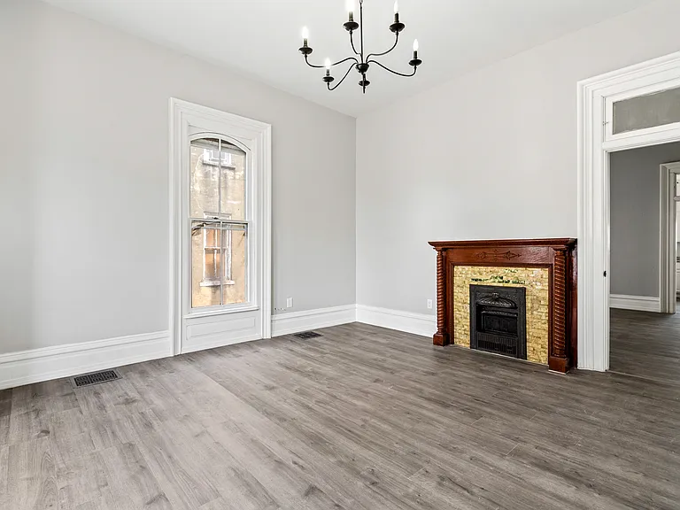 7 N Limestone St — Photo 10