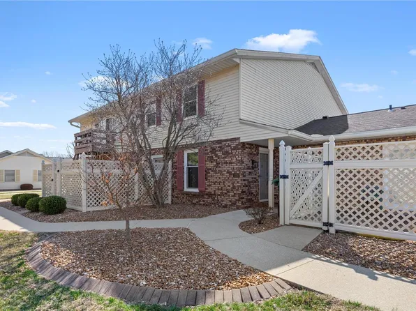 1324 Normandy Dr, Godfrey, IL 62035