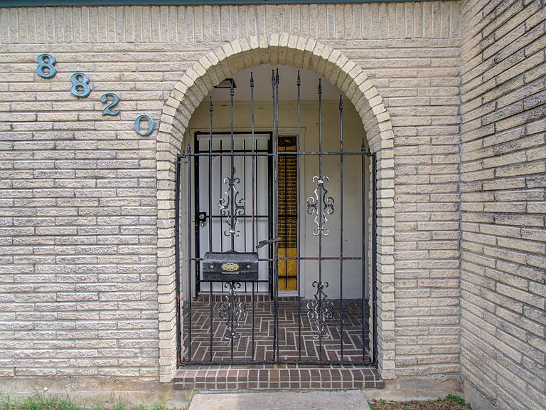 8820 Bissonnet St — Photo 31