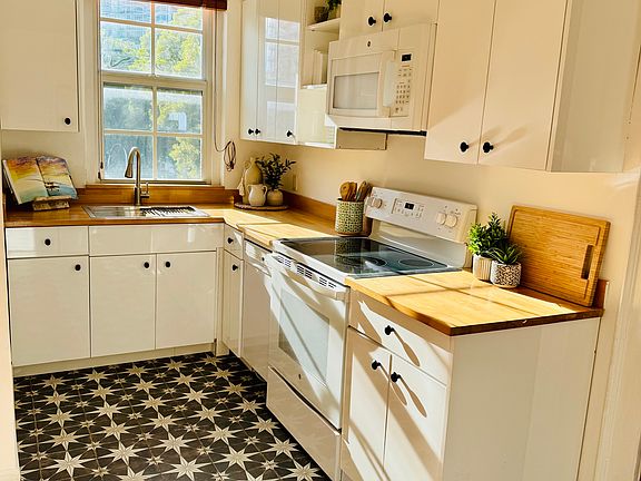Updated bright kitchen with plenty of storage