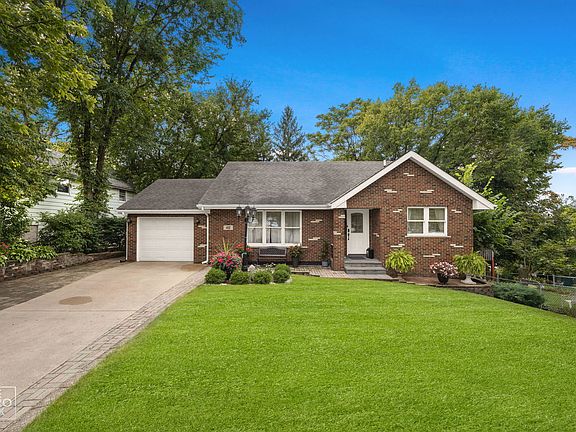 3rd image of 402 Stephen St