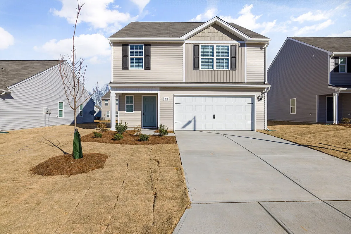 4 bed, 2.5 bath, 2201 sqft, $1,935 — Photo 2