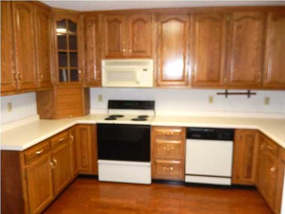 3rd image of 4942 Dayton Blvd