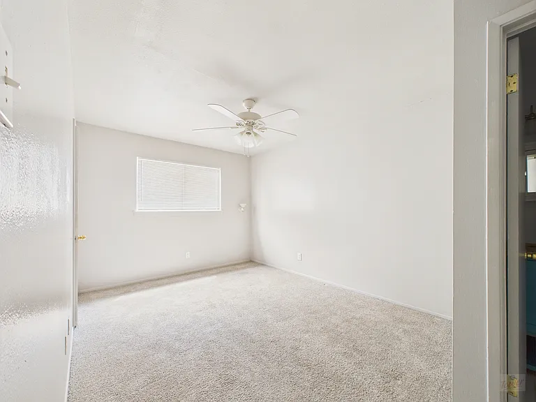 803 W 28th St #202 — Photo 5