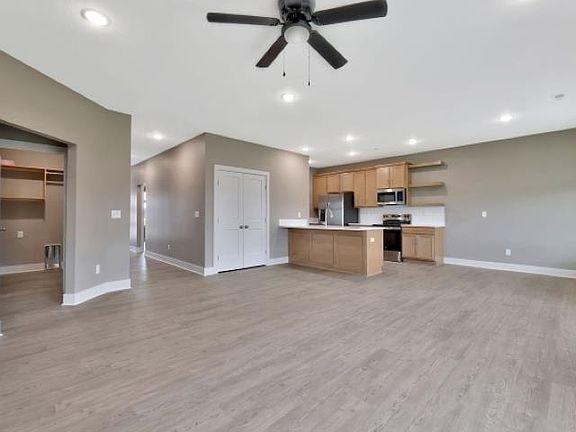 3rd image of 1013 Long Path Ct