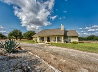647 Crooked Oak Ln, Round Mountain, TX 78663