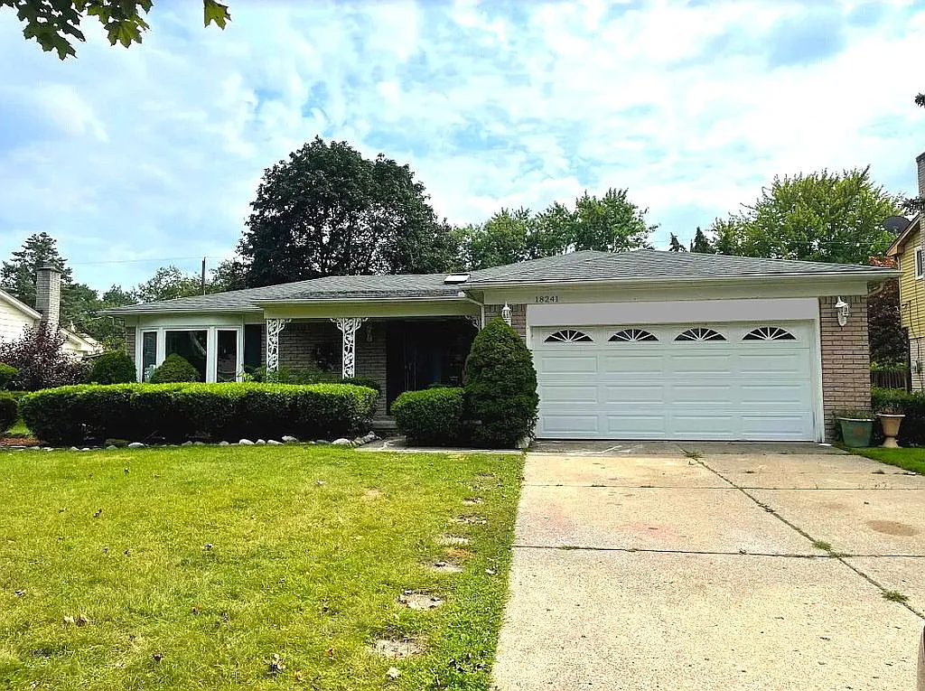 18241 Meadowood Ave photo 1