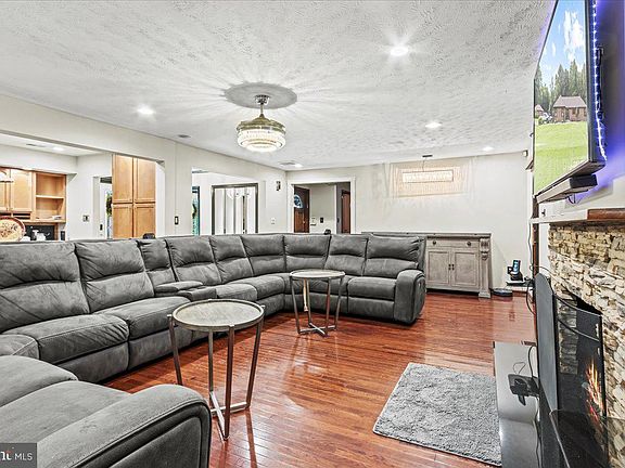 5th image of 11840 Cedarwood Dr