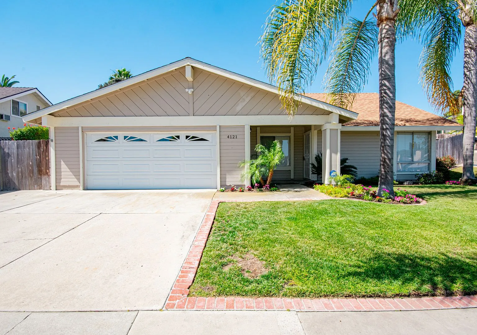 Spacious 4 Bedroom Single Story Home in Oceanside with a Pool! — Photo 2