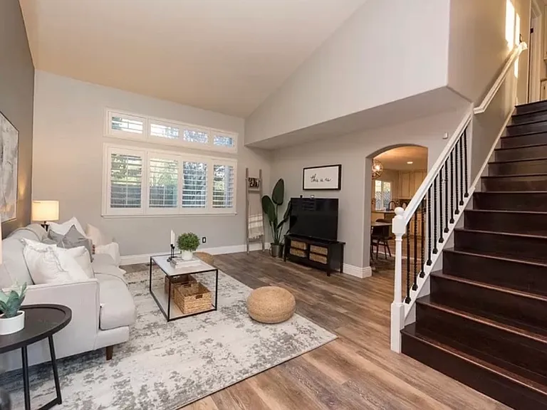 1118 El Macero Way — Photo 1