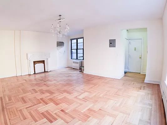 2nd image of 107 E 63rd St APT 7A