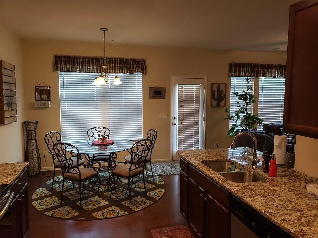 4 bed, 2.5 bath, 2150 sqft, $2,300 — Photo 3