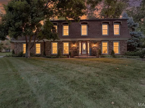 70 Glen Cove Dr, Chesterfield, MO 63017
