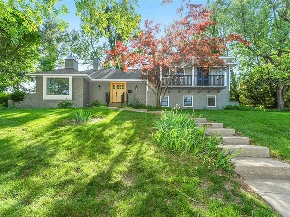 8410 Cherokee Ln, Leawood, KS 66206