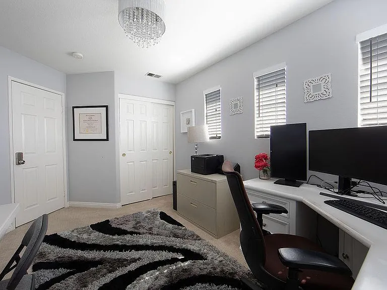 16 Benchmark Ln — Photo 16