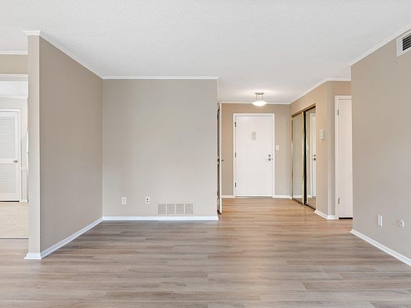 3rd image of 10367 Oxford Hill Dr APT 32