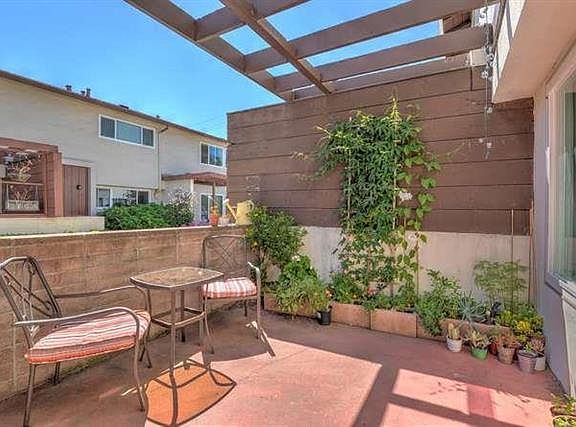 5th image of 729 Roble Ave