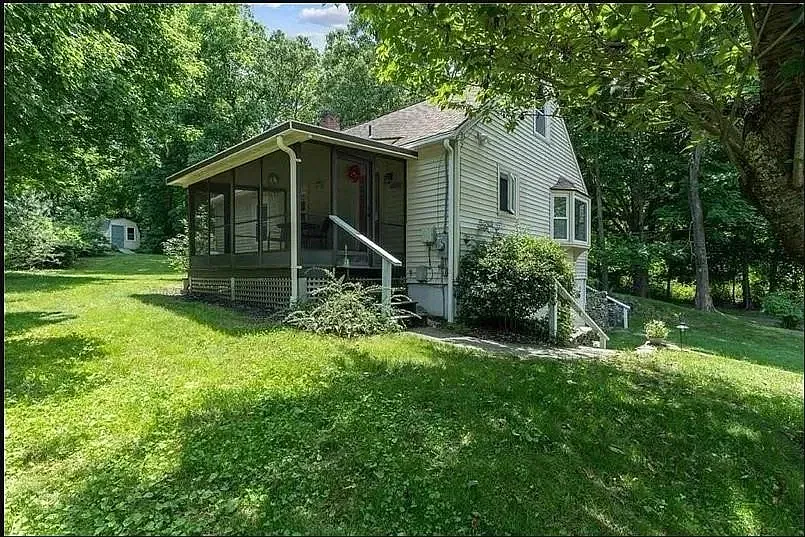 3 bed, 1318 sqft, $3,500 — Photo 2