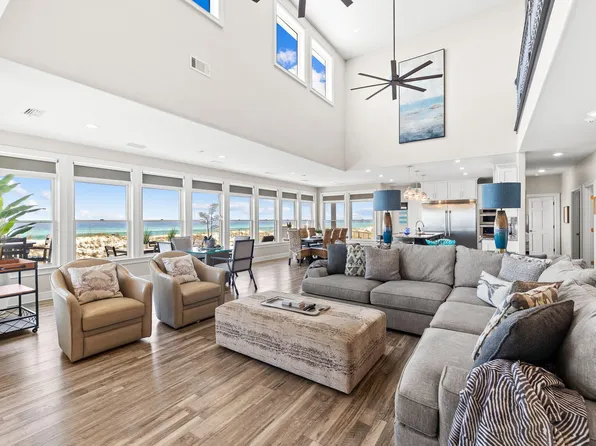 7439 Gulf Blvd, Navarre, FL 32566