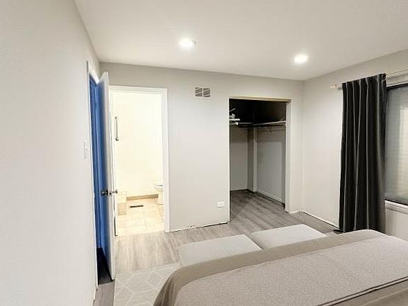 5th image of 1031 E 151st St
