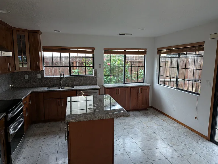 3438 Gregory Dr — Photo 9