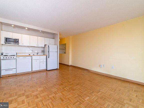3rd image of 7501 Democracy Blvd APT B322