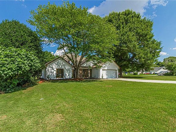 4th image of 100 Winslow Ct