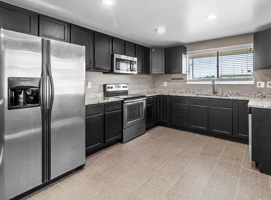 227 E Diamond St — Photo 2